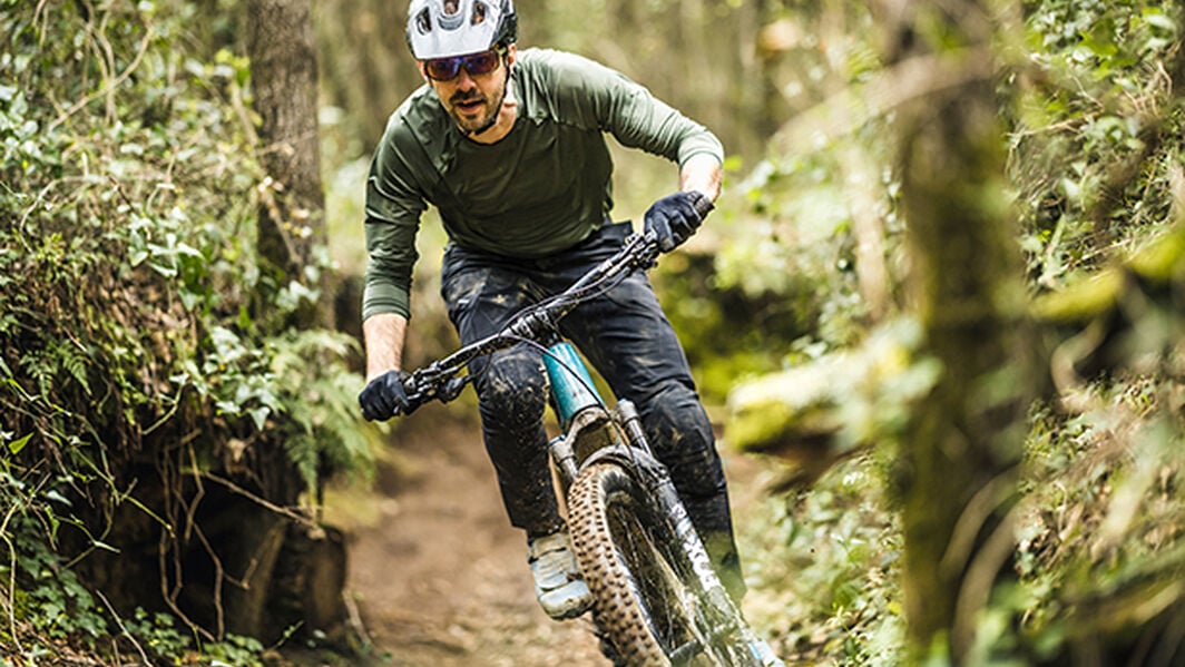 Why temperature matters for cycling comfort: Wear the right kit to stay focused, dry, and comfortable - whatever the weather or terrain.